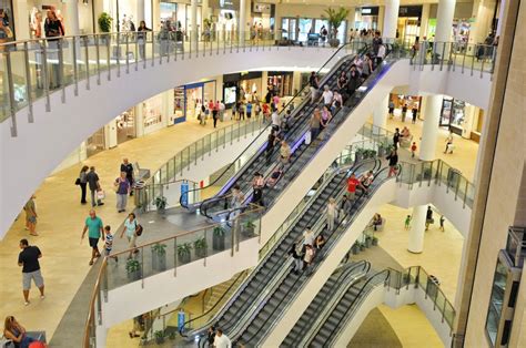 shopping malls in malta.